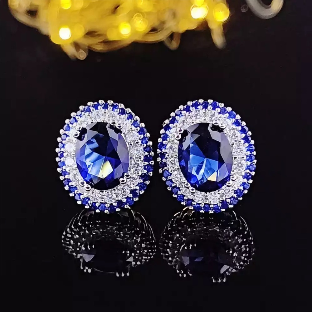 New Women’s 925 Silver Oval Sapphire Stud Earrings - Picture 2 of 2